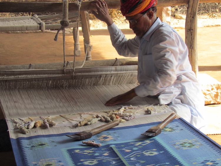 india-carpet-weaver 