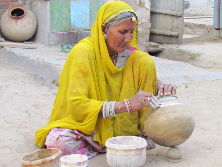india-woman-potter 